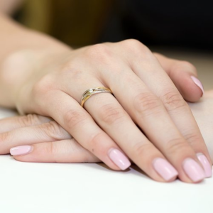 Pierścionek z Brylantami 0,10ct z białego złota próby 585. W-0156B